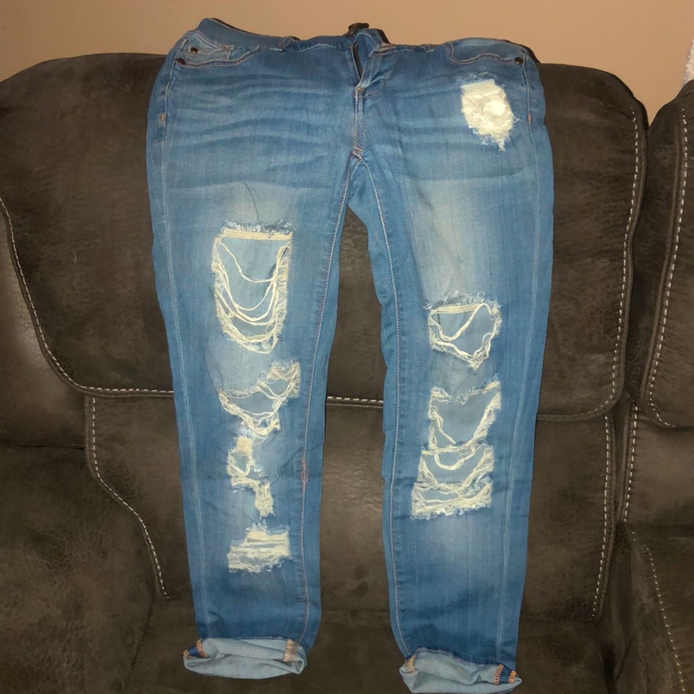 Cropped distressed jeans